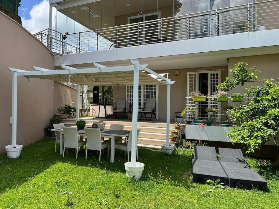 Enchanting Garden Retreat Рим Екстер'єр фото